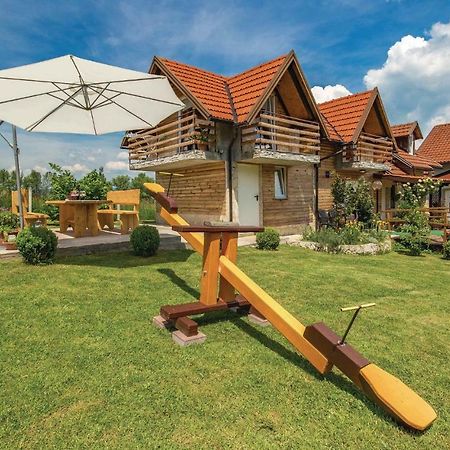 2 Bedroom Cozy Home In Licko Lesce ภายนอก รูปภาพ